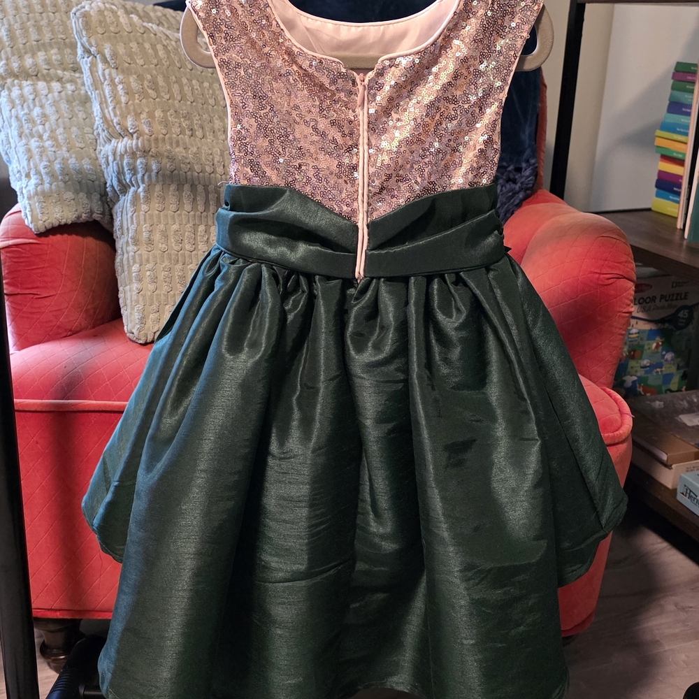 3T Green and Gold Sequin Hi-Lo Dress with Bow Pippa & Julie - Picture 2 of 2